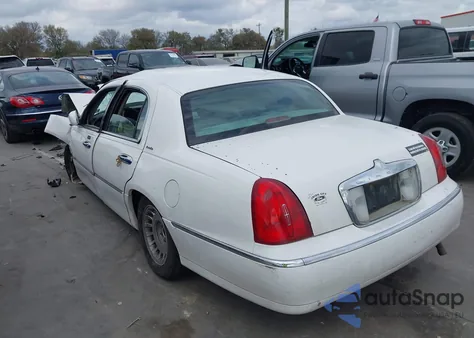 2000 Lincoln Town Car Executive из США, поврежденный, VIN 1LNHM81W3YY799189